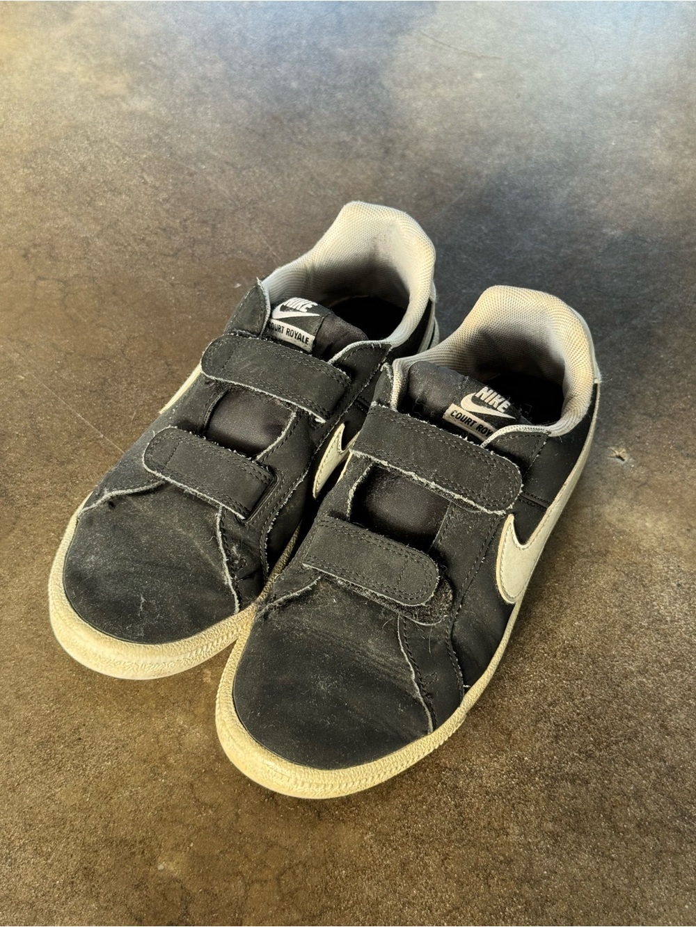 Nike Kids Velcro Sneakers - Black & White